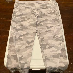 Forever 21 Camouflage Active Leggings